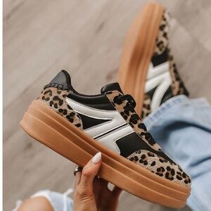 Berness Lia Leopard Print Platform Sneakers